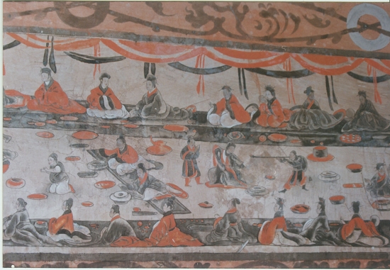 1.汉墓壁画上可以见到席地而坐,一人一案的宴饮场面.