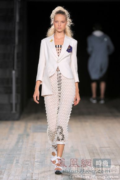 2010春夏网状球门衣抽象的世界杯时装