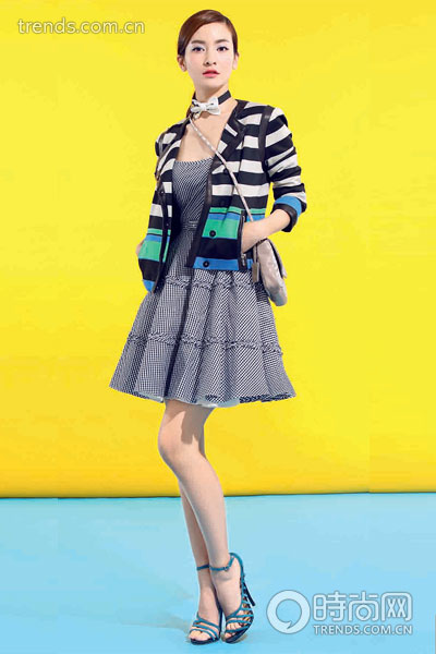 "小燕子"李晟演绎 三大色系礼服装典范