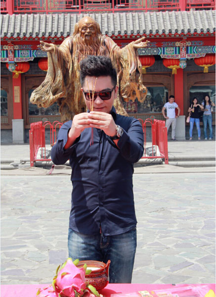 汤潮触电微电影开机积木人生还原漂在北京