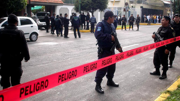 墨西哥军方与贩毒集团枪战 打死22名毒贩(组图)