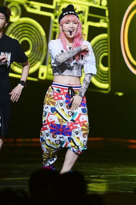 陈梓童进军韩国 首次登台与f(x)太阳飙人气