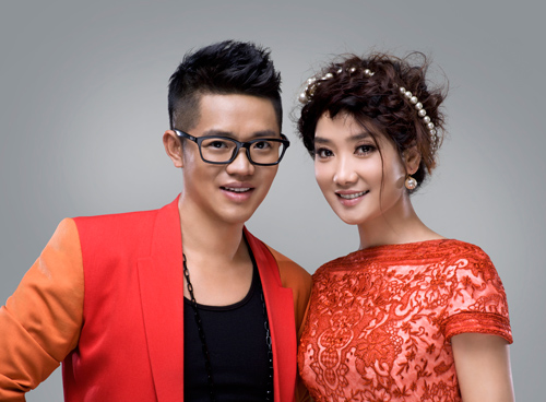 凤凰传奇首唱民谣 讲述幸福相伴的意义