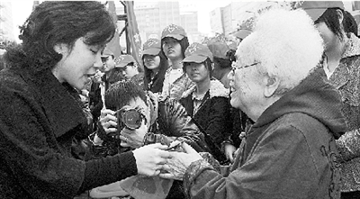 “我们的胡佩兰 永远的胡佩兰”_手机凤凰网