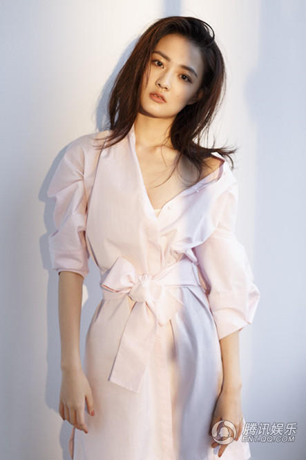 19岁中尉徐璐写真曝光 "甄嬛小妹"初长成