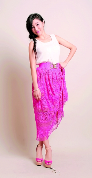 糖糖身高:166cm三围:90 62 93爱好:看书,旅游星座:白羊座微博:唐蔼靖