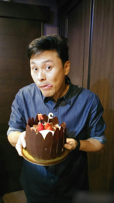 tvb男星曹永廉50岁生日逆生长仍似小生