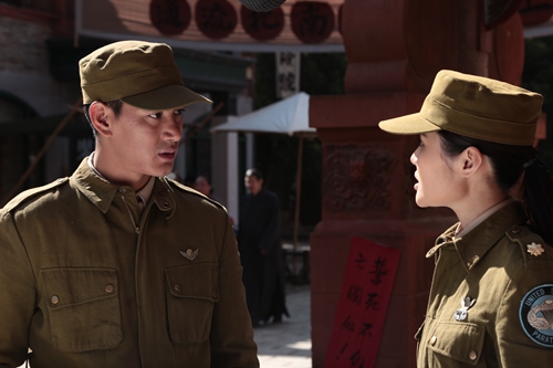 近日,随着国内首部揭秘中国第一代伞兵传奇的青春抗战剧《第一伞兵队