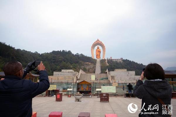 参观星子东林寺 48米高大佛让外媒记者叹为观止