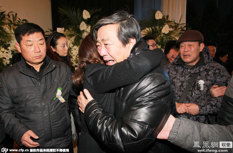 相声艺术家常宝霆追悼会举行 亲友现场痛哭[高清大图]