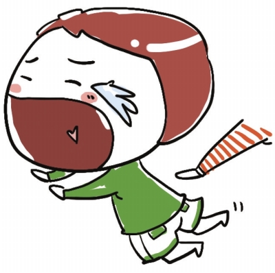 儿子在客厅的沙发上玩,不小心从沙发上滚了下来,我赶紧放下手里的书去