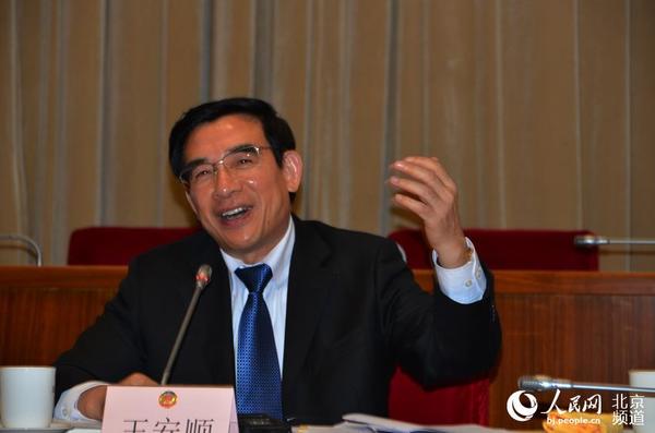 两会特写:“老朋友”王安顺十分“接地气儿”|委员|政协_凤凰资讯