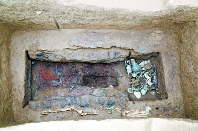 这是周王后的"外交代表"昔鸡之墓的文物.