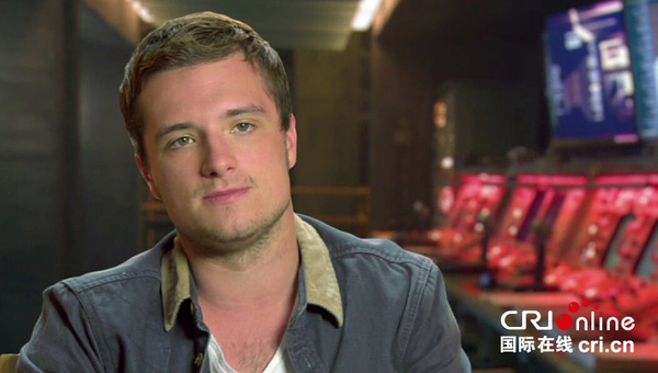 《饥饿游戏3》皮塔斯诺接受采访 揭开幕后那些事儿