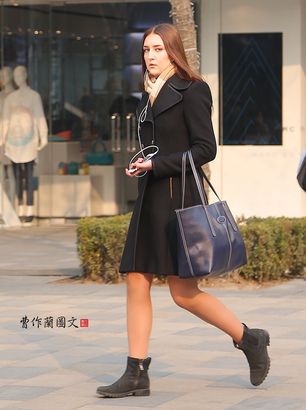 曹作兰:令人瞩目的三里屯外国美女