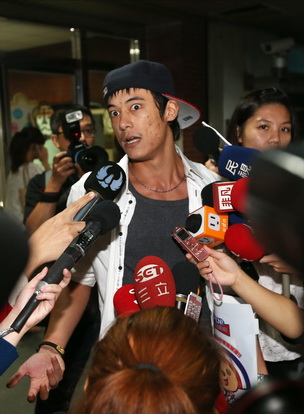 涉恐吓美国学校蒋家第四代蒋友青被判6月徒刑