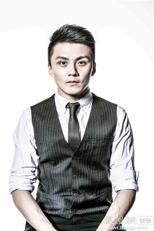 董博任素汐王戈4月1日,饶晓志将携其新作《蠢蛋》登陆朝阳9剧场