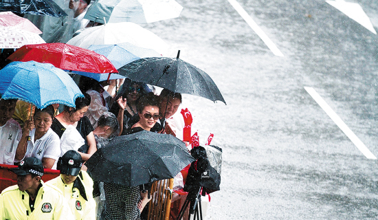 新加坡雨中送别李光耀