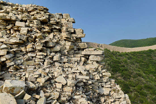 河北古长城现状堪忧乱刻乱画偷砖取石屡见不鲜