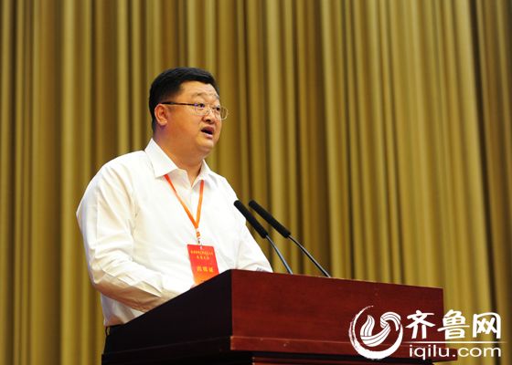会上,荣成市委副书记,市长作代表发言.(齐鲁网记者 孔冠军 张伟 摄)
