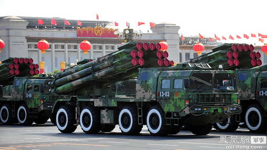 此次阅兵集中展示了当年我军最新的一批武器装备.