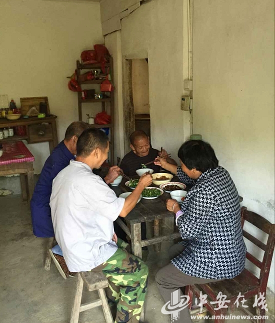 她用爱和责任演绎了一段感人至深的手足情,她就是家住桐城市黄甲镇水