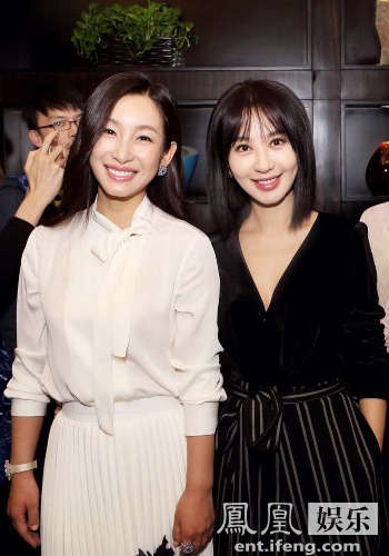 秦海璐和李菲儿合影