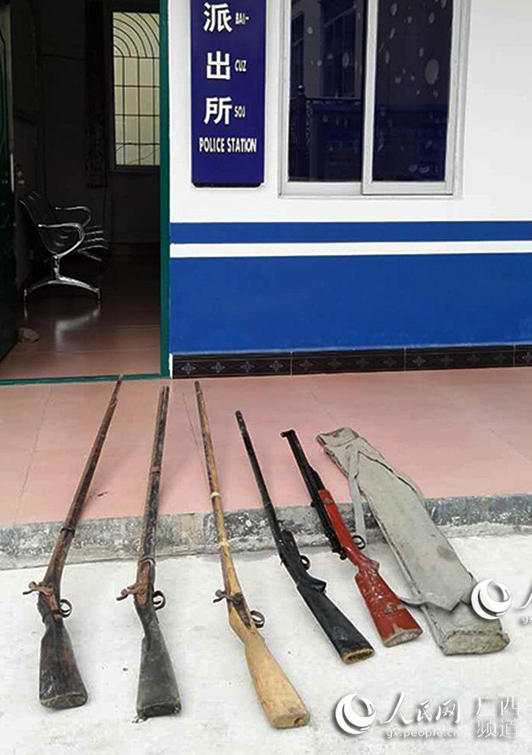 贺州警方"神剑1号"专项行动收缴枪支35把