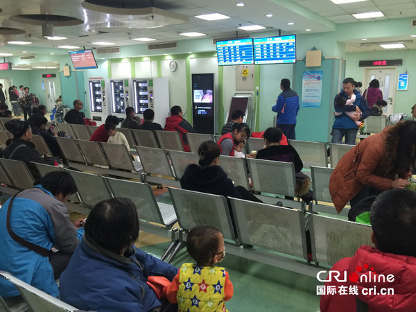 北京雾霾加剧儿童医院人满为患组图