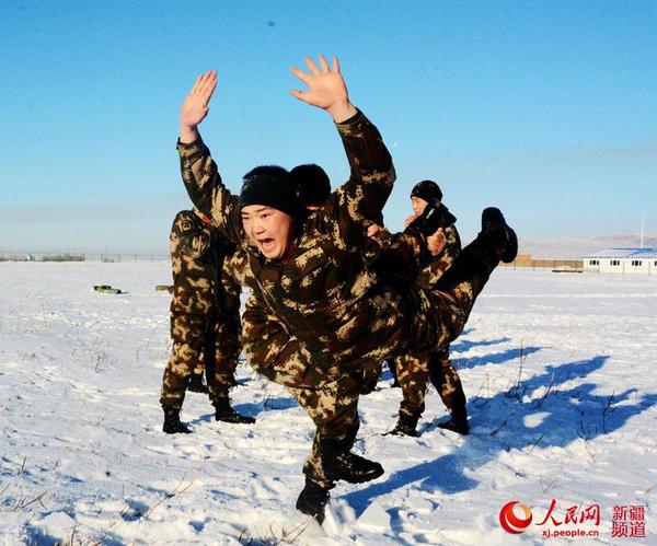 新疆边防冰天雪地练精兵(图)