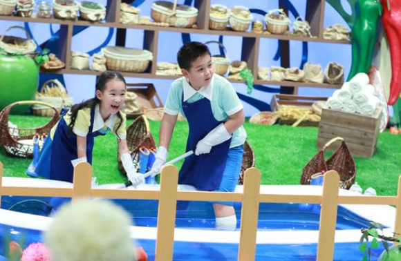 《加油小当家》录制 赵文卓王艳儿女续写15年前"绝恋