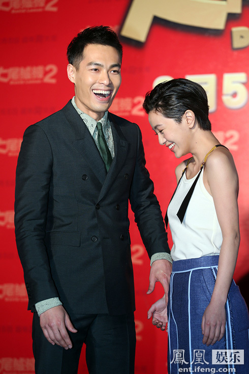 郭采洁杨佑宁牵手走红毯旧情人气氛仍甜蜜
