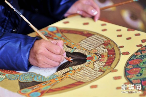 藏族女画家朗顿·德珍:"我的每幅画都有双会说话的眼睛"