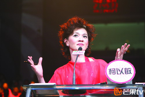 一位选手自称有点感冒,还没张口唱歌,就被评委柯以敏怒斥:"不要唱啦