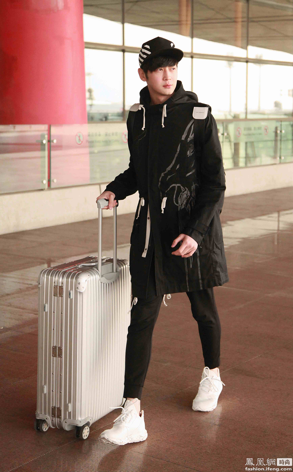 丁野出征首尔时装周,机场撩妹街拍