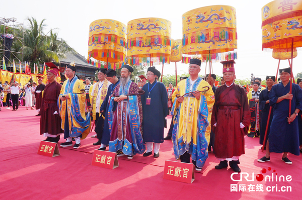 首届海峡两岸南宗道教奉祭三清道祖大典在海南定安玉蟾宫举行.