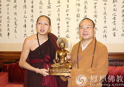 一路一带一家亲泰国古巴亚里亚察大师莅临大佛寺