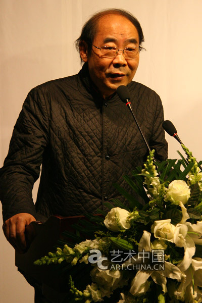 中国国家画院院长杨晓阳在开幕式上致辞克拉玛依副市长丁有明在开幕式
