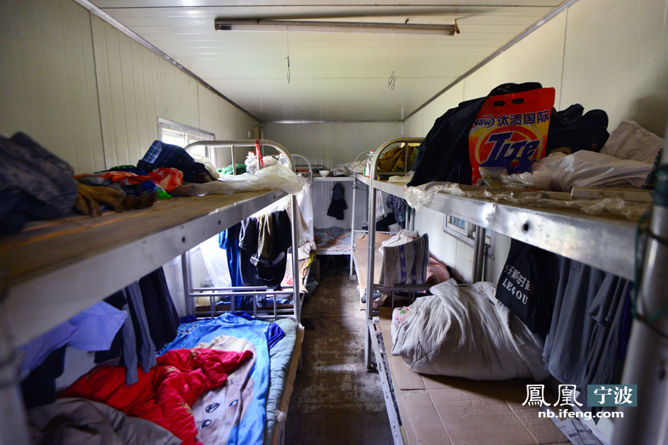 no.10/13位于宁波北仑小港的某处集装箱宿舍.