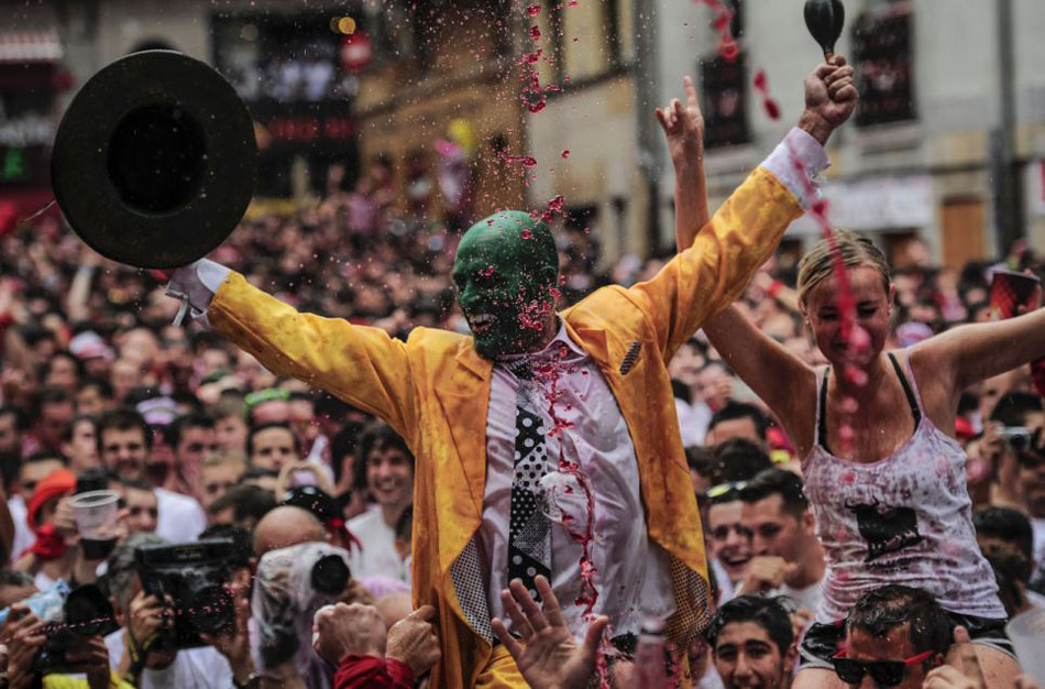 潘普洛纳奔牛节是西班牙的传统节日,始于1591年,每年都吸引数万人参加