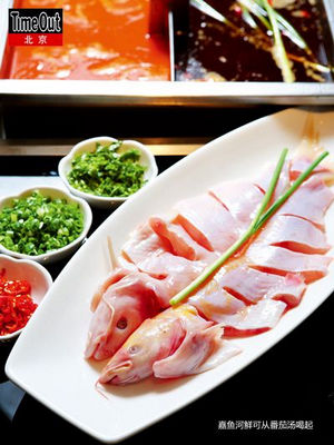 嘉鱼河鲜逐鲜寻嫩上佳选择长江上游的支流众多,多是大江大河,地形地貌