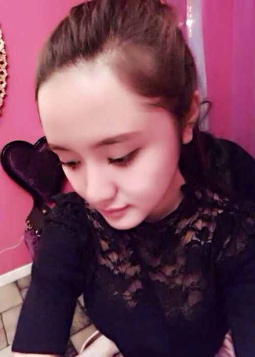 24岁美女当川足老总 美艳私房照曝光【组图】