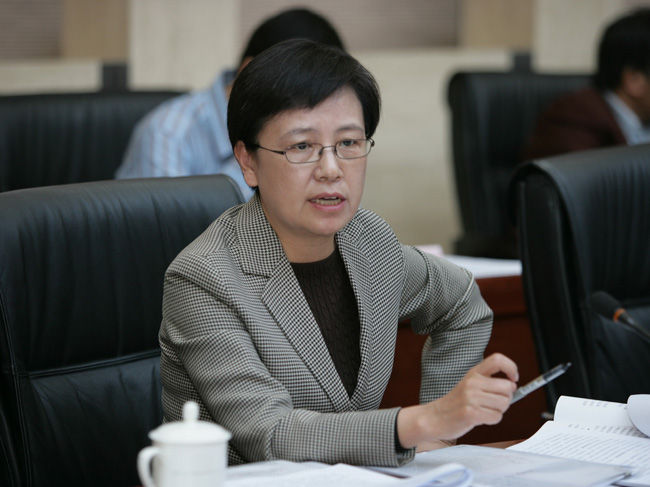 教育部副部长:让那些从孩子嘴里抢食的人身败名裂2013年10月17日 20