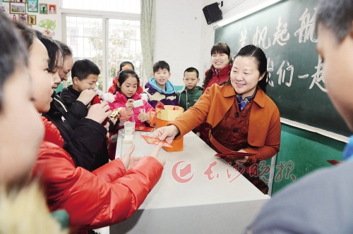 长沙树木岭小学开学发红包 呼吁让红包回归爱的本意