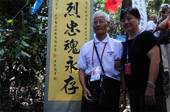 孙立人之子祭奠齐学启将军墓替父亲完成心愿