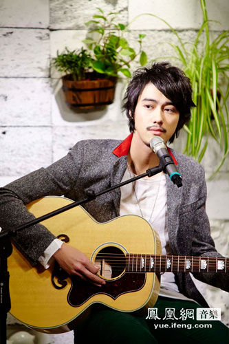 james杨永聪听歌会恶补中文 劲爆翻译吓坏同事