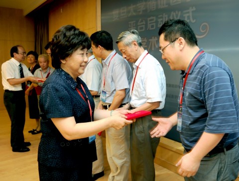 复旦大学循证医学中心主任为王吉耀教授,副主任为陈世耀教授,张博恒