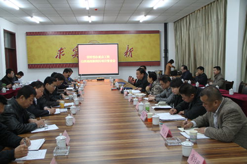 我校党委书记姚芝楼,副校长吕永康陪同视察.副校长吕永康及校园规
