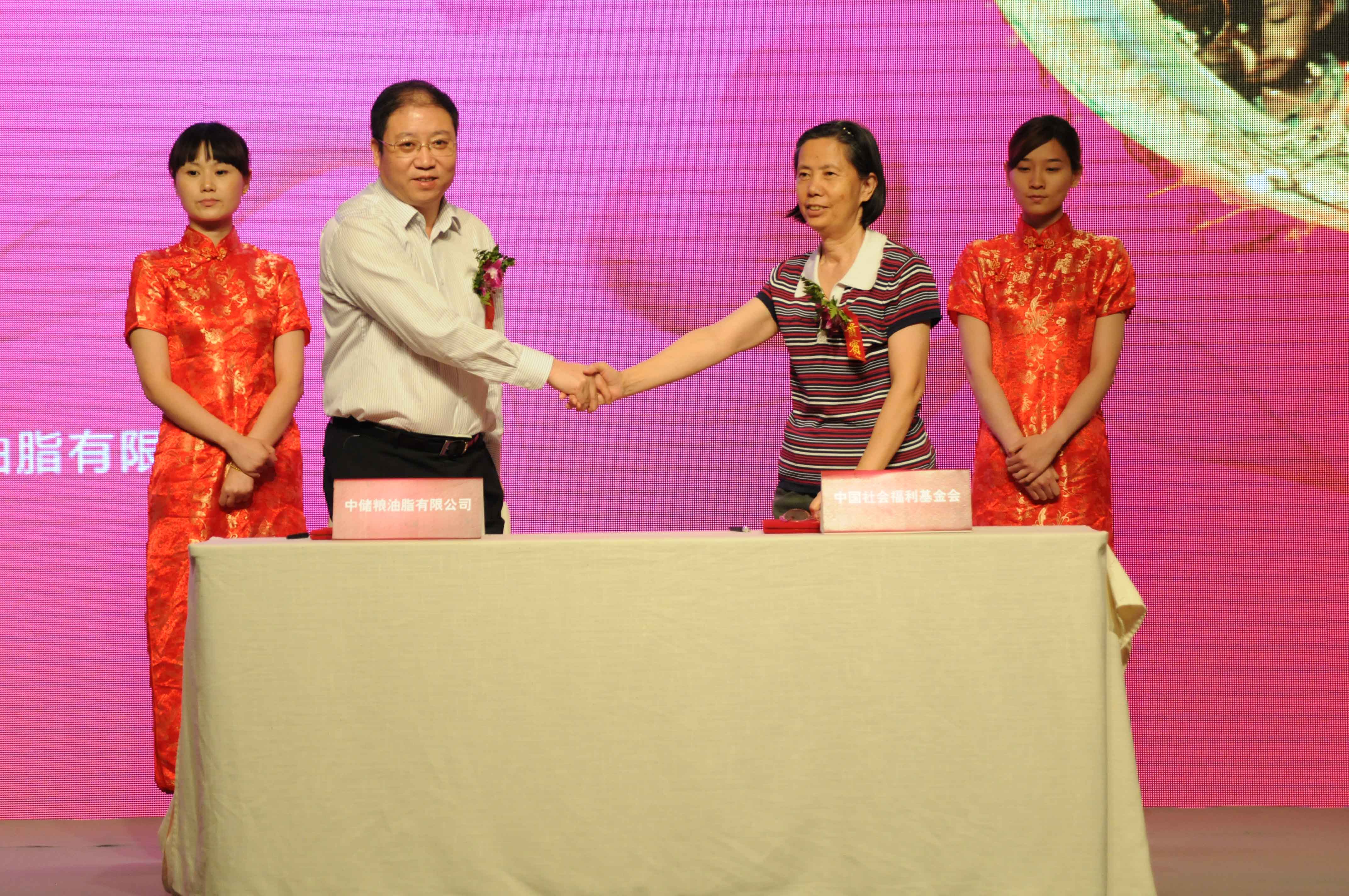 签署合作协议 中储粮油脂有限公司捐赠免费午餐价值100万元食用油6月