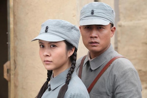 杜淳,张嘉译等联袂主演的抗战男人戏《雪狼谷》日前在江苏卫视和该剧